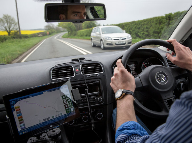 Un ingénieur travaillant pour Here conduit un véhicule en Grande-Bretagne. Crédit Rob Stothard pour le New York Times